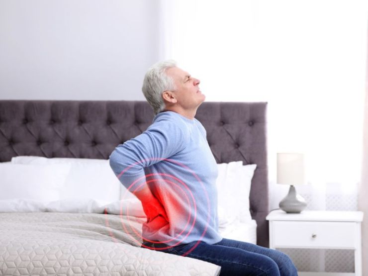 Dolor lumbar con espasmo muscular: causas y tratamientos en las personas mayores