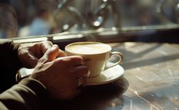 Las consecuencias de tomar demasiado café a partir de los 60 años