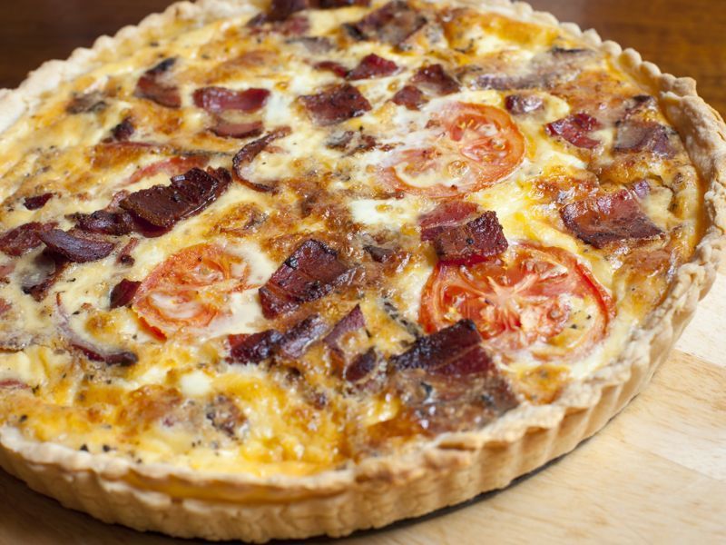 Tarta salada de bacon y tomate