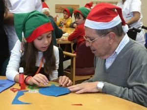 Amavir celebra por primera vez sus campamentos intergeneracionales en Navidad